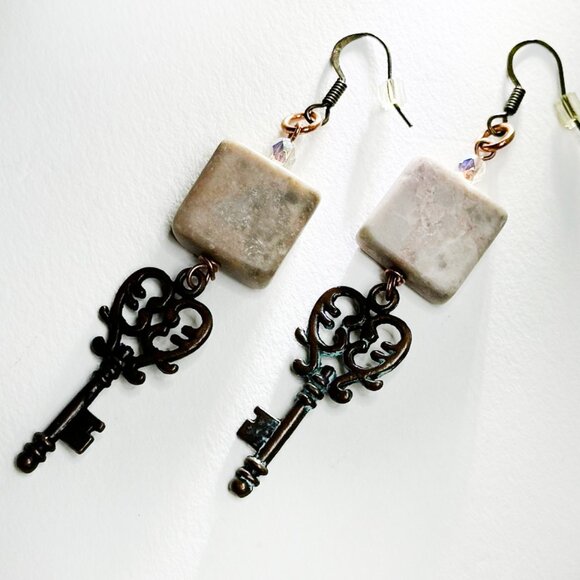 NEW - Handmade - Stone, Crystal & Brass Drop Earrings - Picture 1 of 7